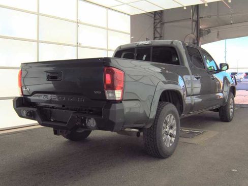 Used 2016 Toyota Tacoma SR5 w/ SR5 Appearance Package (SN) image 3