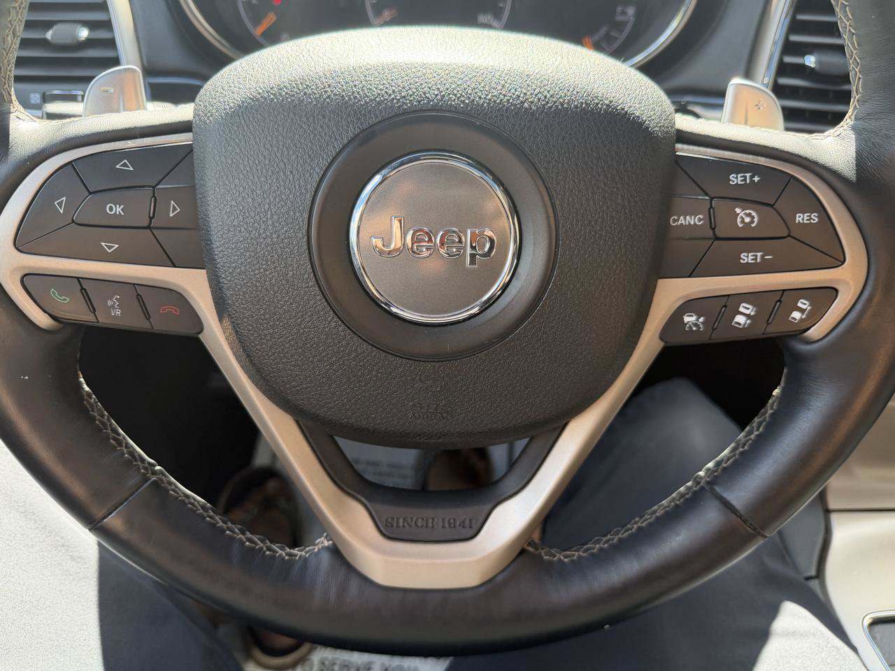 Used 2014 Jeep Grand Cherokee Overland w/ Advanced Technology Group AWD/4WD image 20
