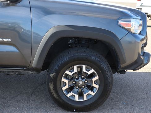 Used 2022 Toyota Tacoma TRD Off-Road image 9