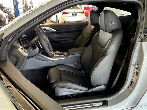 Used 2026 BMW M440i Coupe w/ Premium Package RWD image 9