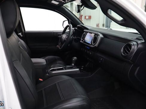 Used 2023 Toyota Tacoma TRD Off-Road w/ Technology Package image 29