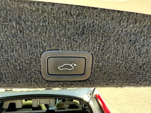 Used 2011 Volvo XC60 T6 R-Design w/ Convenience Pkg image 15