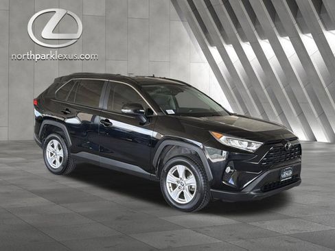Used 2021 Toyota RAV4 XLE FWD image 5