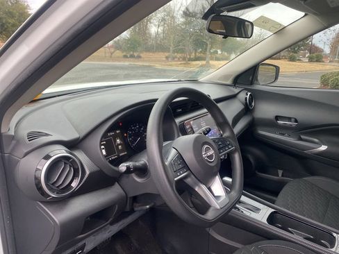 Used 2023 Nissan Kicks SV image 14