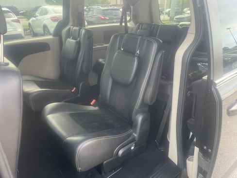 Used 2018 Dodge Grand Caravan SXT image 22