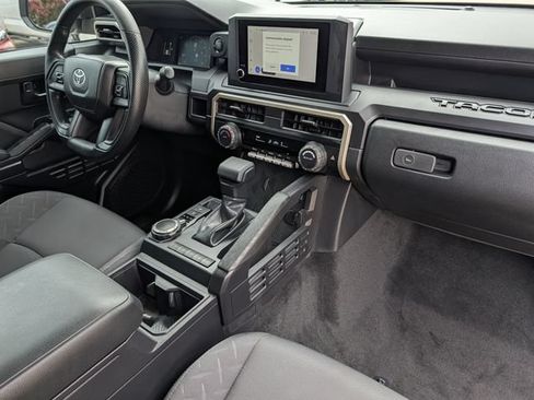 Used 2025 Toyota Tacoma SR AWD/4WD image 34