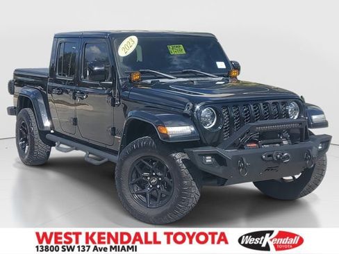 Used 2023 Jeep Gladiator Overland AWD/4WD image 1