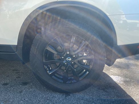 Used 2017 Nissan Rogue SV w/ Midnight Edition image 22