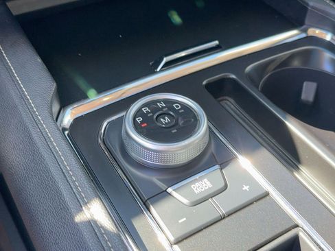 Used 2022 Ford Expedition XLT image 17