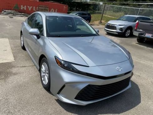 Used 2026 Toyota Camry LE w/ Convenience Package FWD image 4