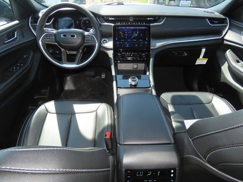 Used 2024 Jeep Grand Cherokee L Limited RWD image 23