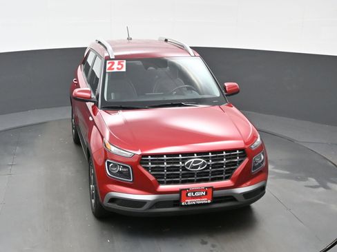 Used 2025 Hyundai Venue Limited image 36