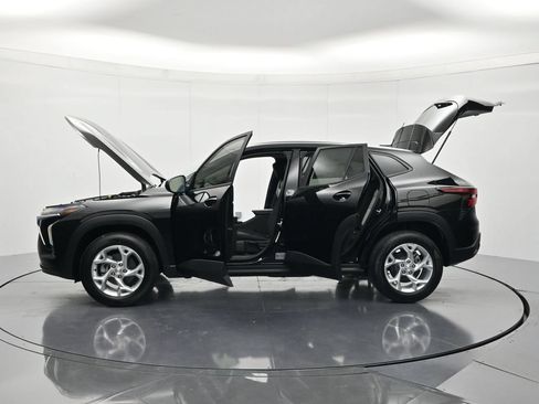 New 2026 Chevrolet Trax LS w/ LS Convenience Package FWD image 46