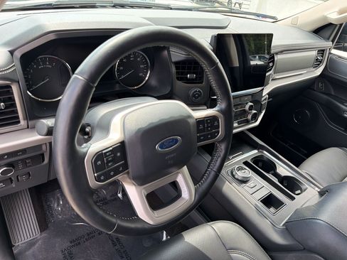 Used 2022 Ford Expedition XLT RWD image 4