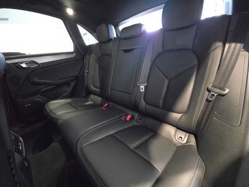 Used 2025 Porsche Macan AWD/4WD image 18
