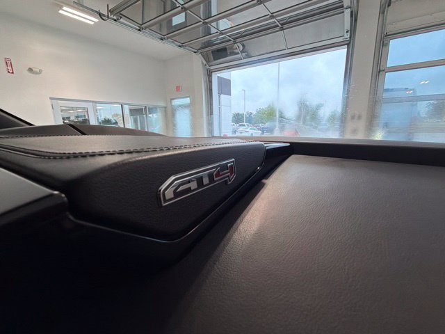 Used 2025 GMC Yukon XL AT4 w/ AT4 Premium Package AWD/4WD image 32