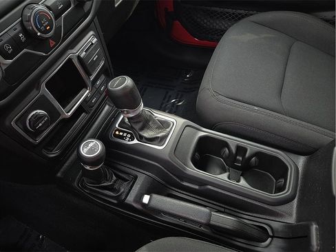 Used 2021 Jeep Gladiator Sport image 20