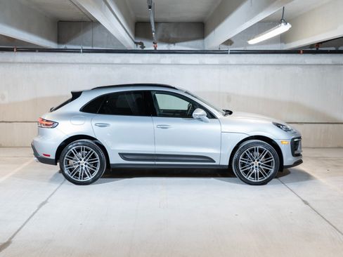 Certified 2026 Porsche Macan AWD/4WD image 8