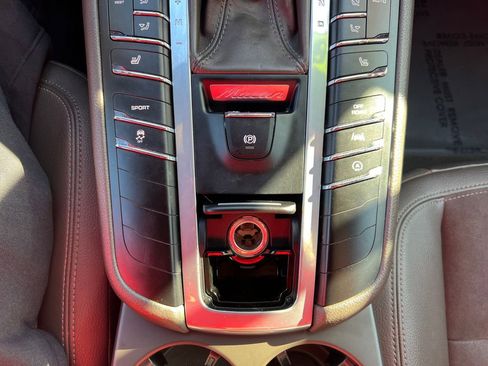 Used 2018 Porsche Macan image 27