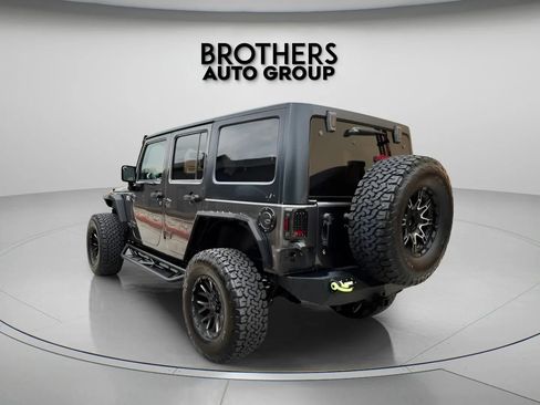 Used 2016 Jeep Wrangler Unlimited Rubicon w/ Connectivity Group AWD/4WD image 10