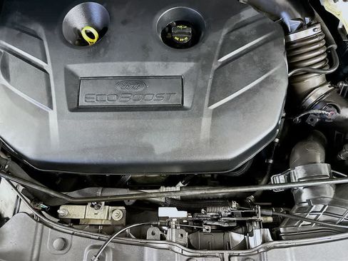 Used 2017 Ford Escape SE FWD image 9