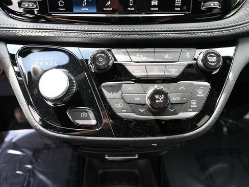 New 2026 Chrysler Pacifica Select FWD image 17