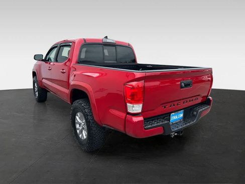 Used 2016 Toyota Tacoma SR5 w/ SR5 Appearance Package (SN) AWD/4WD image 4