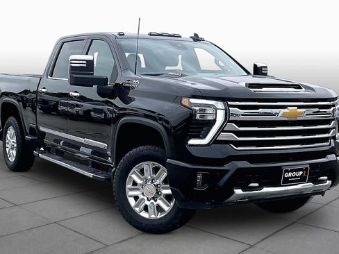 Used 2024 Chevrolet Silverado 2500 High Country w/ Technology Package AWD/4WD image 3