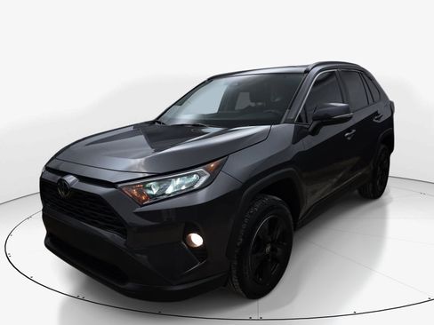 Used 2021 Toyota RAV4 XLE w/ Convenience Package FWD image 8