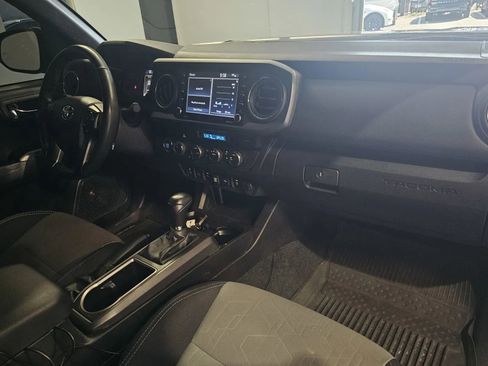 Used 2023 Toyota Tacoma TRD Off-Road w/ Technology Package image 5