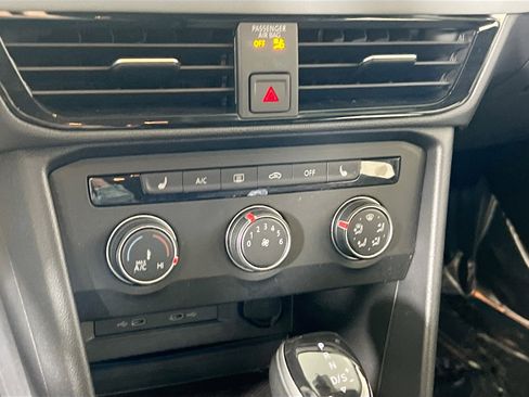 Used 2022 Volkswagen Taos SE image 15