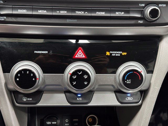 Used 2019 Hyundai Elantra SE FWD image 17