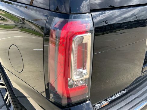 Used 2018 GMC Yukon Denali w/ Denali Ultimate Package AWD/4WD image 28