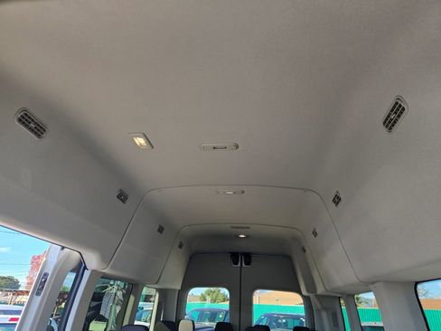 Used 2024 Ford Transit 350 XLT image 28