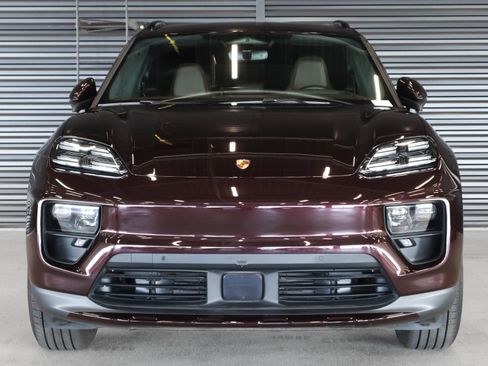 Used 2025 Porsche Macan Electric w/ Premium Package RWD image 8