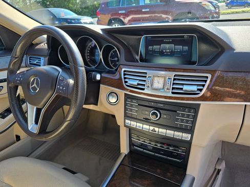 Used 2016 Mercedes-Benz E 250 4MATIC Sedan image 33