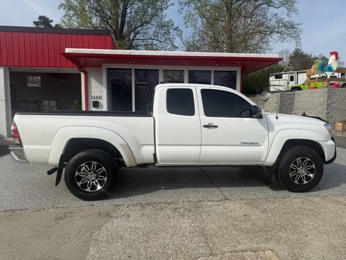 Used 2015 Toyota Tacoma PreRunner w/ SR5 Package image 11