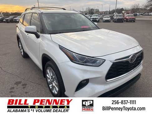 Used 2021 Toyota Highlander Limited image 7