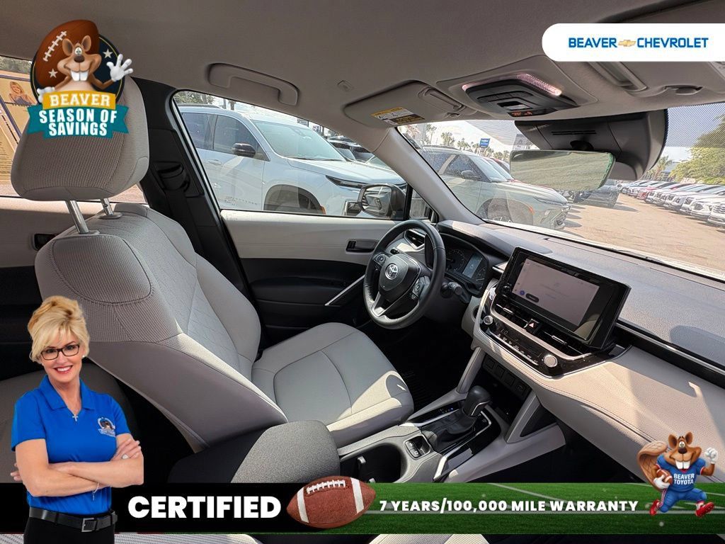 Used 2025 Toyota Corolla Cross LE FWD image 25