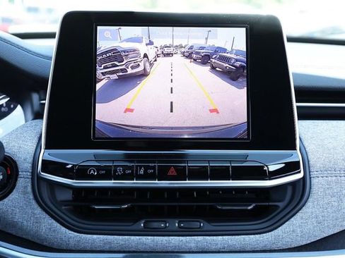 New 2025 Jeep Compass Latitude image 20