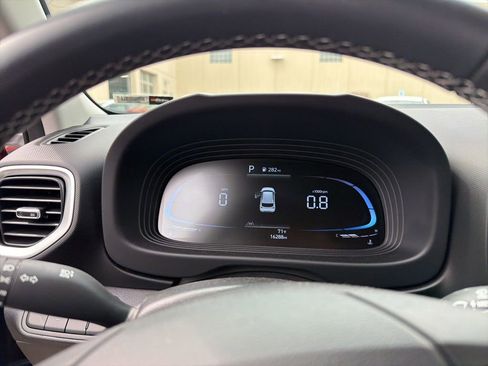 Used 2024 Hyundai Venue SEL image 8