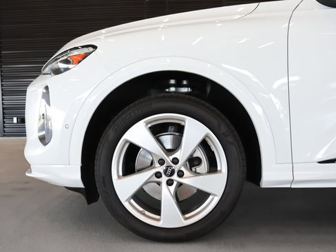 Certified 2025 Audi Q5 Premium Plus w/ Premium Plus AWD/4WD image 5