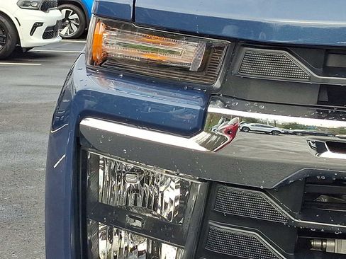 Used 2025 Chevrolet Silverado 2500 LT w/ Convenience Package image 9