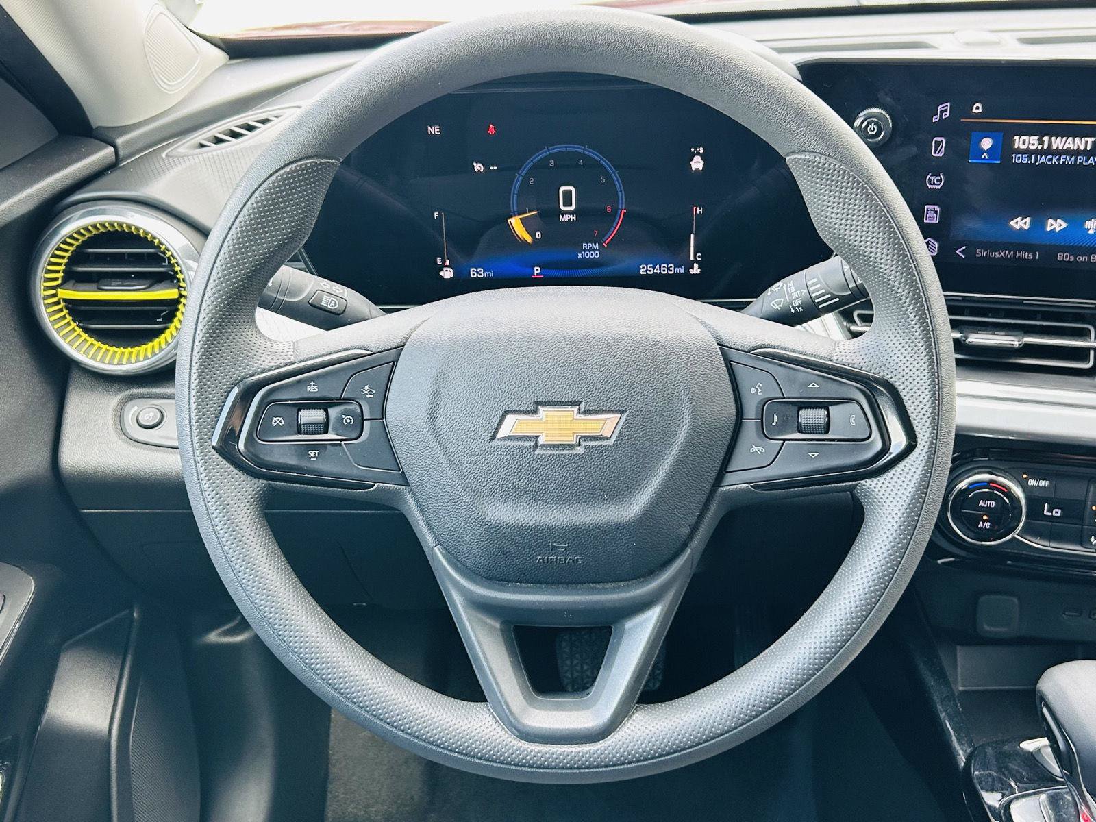 Used 2025 Chevrolet Trax LT FWD image 12