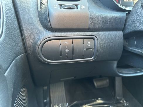 Used 2018 Kia Forte LX image 23