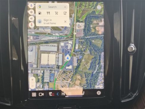 Certified 2023 Volvo XC60 B5 Plus w/ Climate Package image 20