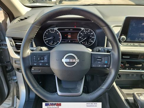 Used 2025 Nissan Rogue SV FWD image 21