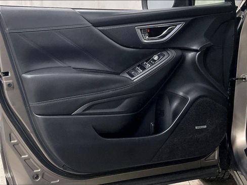 Used 2020 Subaru Forester Limited image 9