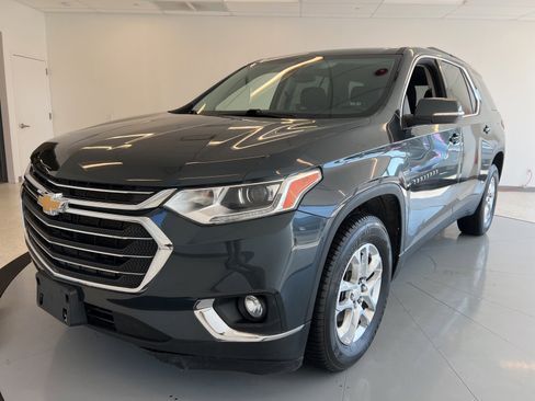 Used 2021 Chevrolet Traverse LT image 3