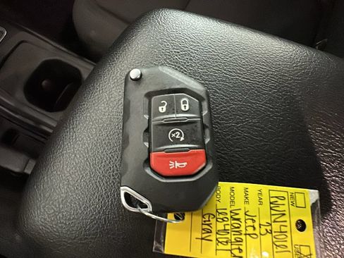 Used 2023 Jeep Wrangler Unlimited w/ Cold Weather Group AWD/4WD image 24